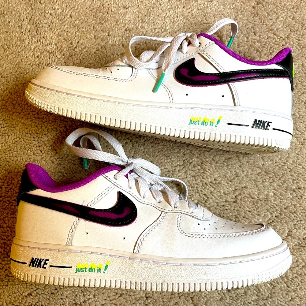 Nike Girls Air Force One’s size 1 LV8
